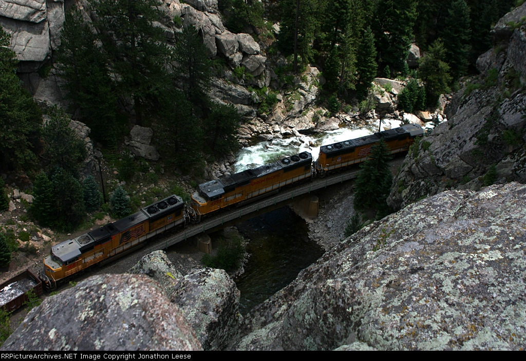 SD70M's cross the stream